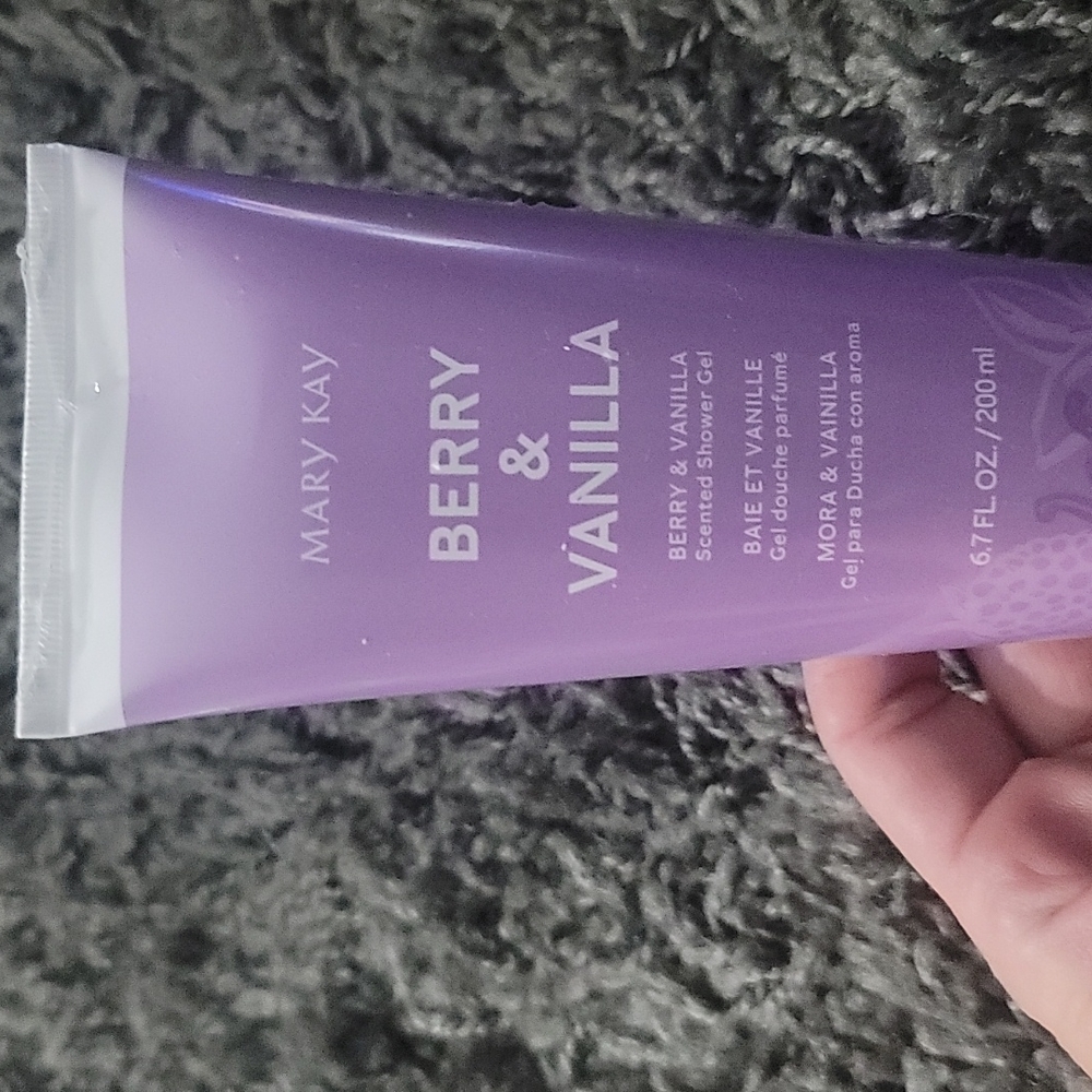 💜NEW! Mary Kay Berry & Vanilla Scented Shower Gel💜